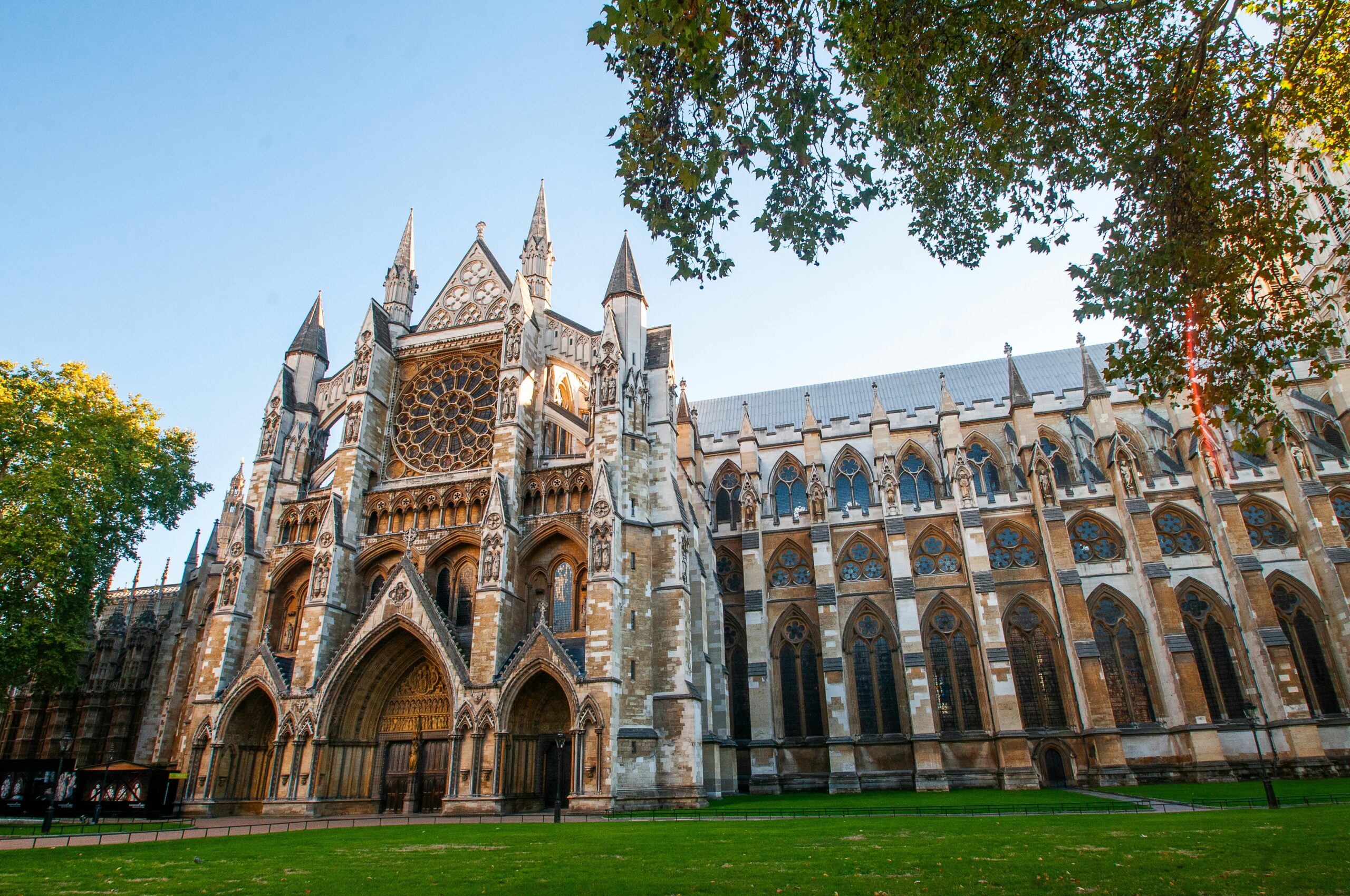 Abadia de Westminster: Visite o Palco de 16 Casamentos Reais com Guia Brasileiro em Londres - Foto de William ZALI no Pexels